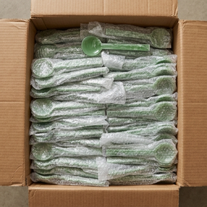 Ensemble de couverts en résine pour salade, faits à la main, vente en gros, personnalisables OEM ODM, vert sauge marbré, cuillère, fourchette, ustensiles de cuisine DECORYUG - Product Image 4
