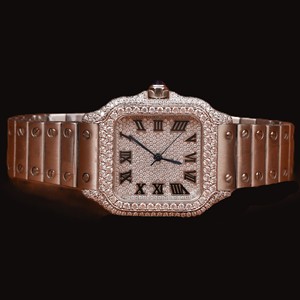 Montre de style moderne avec boîtier carré serti de moissanite, chiffres romains, cadran entièrement serti de pierres, bracelet en acier inoxydable - Product Image 1