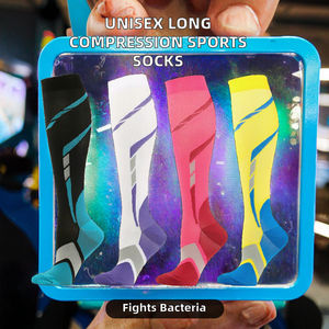 Chaussettes de sport longues tricotées anti-bactériennes à compression pour hommes et femmes, idéales pour le cyclisme en extérieur, la randonnée, le marathon, la course à pied et l'automne - Product Image 2