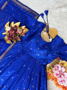 Vestido Exclusivo con Bordado en Algodón Zari, Lentejuelas, Encaje, Chiffon, Dupatta y Forro de Seda para Exportación B2B - Product Image 6