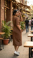Robe midi marron à col rond avec ceinture à nouer, manches trois quarts, tricotée, ajustée, décontractée, pour tous les jours