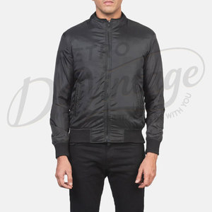 Tela de nailon ultraligera con revestimiento DWR (repelente al agua duradero) para resistir la lluvia ligera inesperada. - Product Image 3