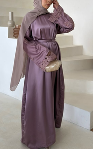 Abaya en satin modeste, design élégant, abaya en soie de qualité supérieure avec hijab assorti, abaya perlée, nouvelles arrivées pour l'Aïd et le Ramadan - Product Image 2