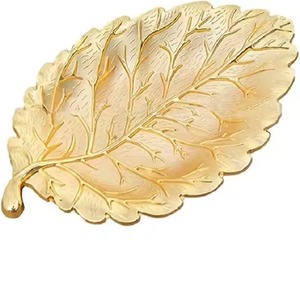 Bandeja de Metal Decorativa Antigua para Servir Chocolate y Postres, Bandeja Elegante para Exhibición de Dulces, para Uso en Mesas de Recepción - Product Image 1