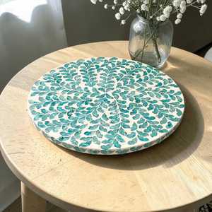 Bandeja Giratoria Premium de Nácar con Incrustaciones de Concha Hechas a Mano, Organizador Giratorio para Decoración Moderna del Hogar y Mesa - Product Image 1
