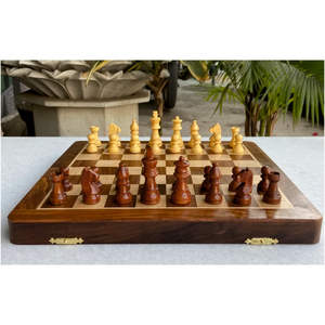 Juego de Ajedrez Plegable Portátil de Madera con Acabado en Nogal |   Juego de Ajedrez Magnético de Viaje |   Juego de Ajedrez Educativo para Mesa - Product Image 1