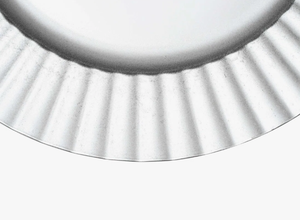 Assiette de présentation en métal cannelé argenté moderne exclusive, vente en gros pour la décoration de table de mariage, banquets et événements festifs - Product Image 3