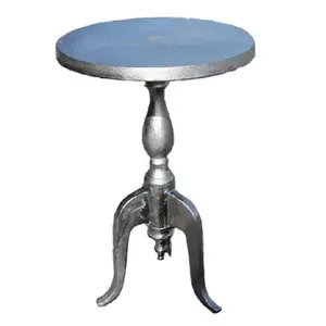 Mesa de Centro con Acabado Plateado Brillante para Decoración, Nueva Mesa Auxiliar Elegante Hecha a Mano con Diseño Metálico y Tapa de Mármol - Product Image 2