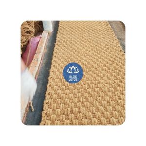 Tapis d'entrée en fibre de coco disponible pour l'élimination de la poussière et le nettoyage des sols, pour une utilisation intérieure et extérieure, Vietnam. - Product Image 1