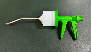 Pistolet de distribution manuel pour seringue vétérinaire Surtechs International 300cc avec buse |   Modèle STI-098 pour l'élevage de volailles et de bétail, fabriqué au Pakistan - Product Image 3