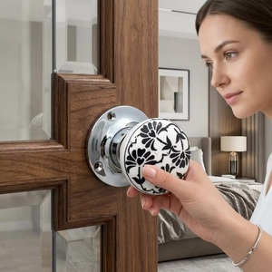 Pomo de Puerta Redondo de Cerámica con Diseño Floral Negro, Base Cromada, Estilo Moderno, Duradero y Ecológico para Armarios de Dormitorio - Product Image 1