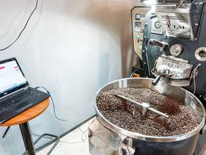 Café en grains torréfiés Arabica Robusta mélangés, durée de conservation de 12 mois, saveurs fortes de chocolat noir, produit vietnamien de qualité supérieure - Product Image 6