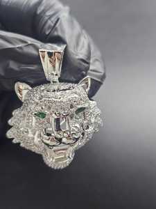 Colgante de Tigre Iced Out con Moissanita, Plata de Ley 925, Micro Pavé, Corte Brillante Redondo, Ojos Verdes, Amuleto Animal Unisex - Product Image 4