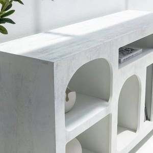 Consola de Exhibición Pintada en Blanco Vandana Sierra Nova, Diseño Moderno y Minimalista con Acentos de Madera - Product Image 5