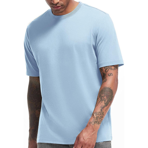 T-shirt en jersey de coton uni bleu clair à manches courtes et col rond pour homme, coupe classique, style décontracté - Product Image 1