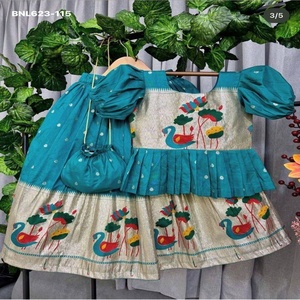 สินค้ามาใหม่ ชุดเลเฮนกา-เสื้อสำหรับเด็ก ผ้าไหมผสมแบบดั้งเดิมของอินเดีย พร้อมงานทอผ้า  ผู้ส่งออกอินเดีย ช้อปปิ้งออนไลน์ อินเดีย - Product Image 1