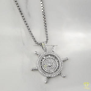 Collier pendentif boussole personnalisé en argent sterling 925 avec détails pavés de diamants moissanite - Product Image 5