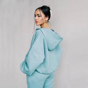 เสื้อสเวตเตอร์สวมหัวมีฮู้ดแบบสวมหัวมีเชือกผูกกระเป๋าจิงโจ้และโลโก้แบบลำลองสำหรับผู้หญิงออกแบบได้ตามต้องการ - Product Image 3