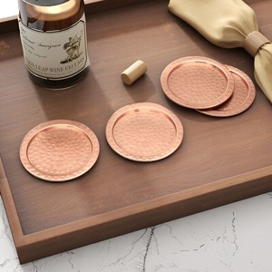 Plaques de protection pour bouteilles de vin en cuivre de luxe – Conception protectrice pour surfaces en marbre, bois et verre – Durables et écologiques - Product Image 1
