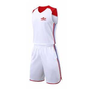 Tenue de basketball au design classique, avec coutures durables et ajustement confortable pour le jeu quotidien. - Product Image 2