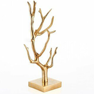 Elegante adorno decorativo en forma de árbol con metal dorado pulido de aluminio para regalo, con iluminación LED festiva. - Product Image 1