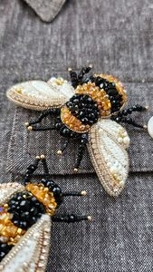 MD HANDICRAFTS Broche Decorativo Bordado a Mano Inspirado en la Naturaleza con Cuentas para Mujeres Elegantes, Ideal para Bodas y Eventos, 16-20 Años - Product Image 5