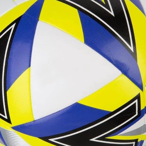 Ballon de football personnalisé avec logo professionnel, taille et poids officiels, idéal pour l'entraînement intensif - Product Image 2