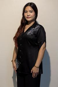 Camisa DAPHNE Negra de Algodón Giza Premium y Elegante para Mujer, Compre Directamente del Proveedor - Product Image 2