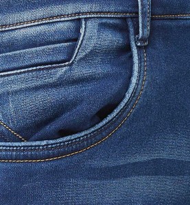 กางเกงยีนส์เดนิมทรงตรงสไตล์ญี่ปุ่นสำหรับผู้ชายสุดเท่ สีเข้ม ล้างสีแบบดาร์กวอช พร้อมกระเป๋าปักโลโก้ตามสั่ง - Product Image 5