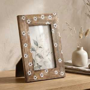 Marco de Fotos Contemporáneo con Incrustaciones de Madera, Portafotos de Lujo Hecho a Mano con Patrón Artístico para una Decoración Interior Elegante - Product Image 5