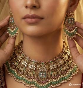 Ensemble de collier choker indien pour mariée, design unique, avec perles Kundan émeraude et gouttes de perles, disponible au meilleur prix du marché. - Product Image 4