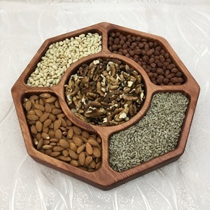 Bandeja de madera de acacia hecha a mano para servir frutos secos con acabado natural, 5 divisiones, forma hexagonal, ecológica, procedente de la India. - Product Image 1