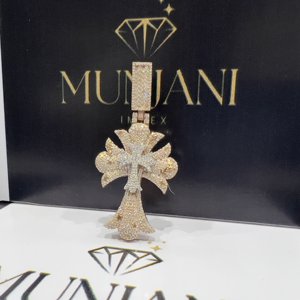 จี้เงินแท้ 925 ชุบทอง ประดับเพชร VVS ระดับพรีเมียม รูปทรง Peace Channel พร้อมใบรับรอง IGI สำหรับผู้ชาย - Product Image 3