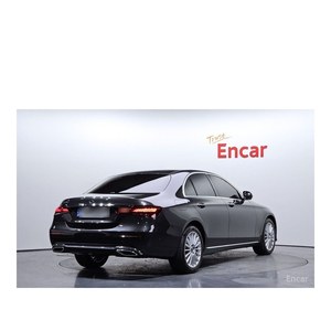 Mercedes-Benz Clase E E250 Exclusive Agosto 2023 3.885 km Norma de Emisiones Euro V Caja de Cambios Automática Asientos de Cuero Volante a la Izquierda - Product Image 2