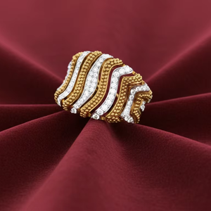 แหวนรูปตัว S ลายหยักหรูหรา ประดับเพชร CZ สีทอง ของขวัญวันครบรอบแต่งงานสุดหรู - Product Image 1