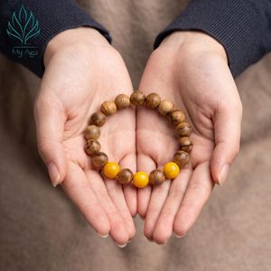 กำไลข้อมือลูกปัดแบบยูนิเซ็กซ์ขายดี กำไลไม้กฤษณาเวียดนามธรรมชาติคลาสสิก ประดับด้วยปะการังสีเหลือง AL-SV-0032-10 ทำด้วยมือ - Product Image 2