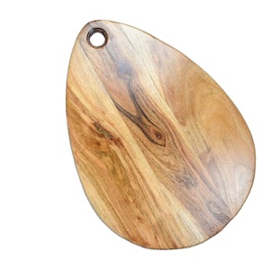Planche à découper élégante en bois d'acacia avec poignée Design unique en bambou pour une utilisation fonctionnelle dans la cuisine et la salle à manger - Product Image 1