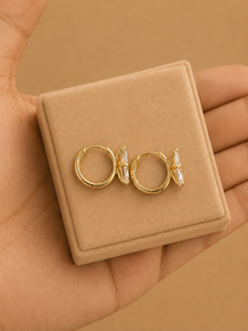 Pendientes de Diamantes Cultivados en Laboratorio con Corte Asscher de 3.0 CTW en Oro Amarillo de 14K |   1.5 quilates cada uno |   Joyería nupcial minimalista - Product Image 4