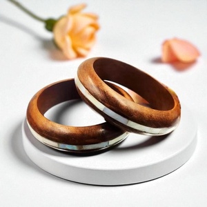Bracelet en bois personnalisé pour femme avec incrustation de coquillage, fournisseur de bijoux de mode OEM ODM ANAM OVERSEAS Party - Product Image 1