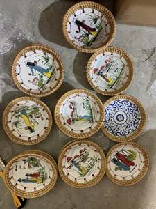 Plateau rond en rotin fait main avec incrustation de nacre - Product Image 6