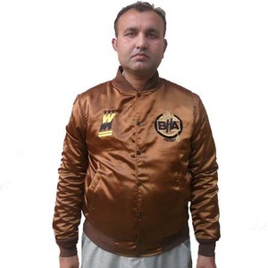 Patchs brodés personnalisés, broderie vintage 3D, veste varsity en satin, haute qualité, 100% polyester, séchage rapide, personnalisable pour homme - Product Image 1