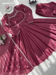 Conjunto de Kurti-Pantalón y Dupatta Anarkali de seda HO de alta calidad con bordados, listo para usar, suministro al por mayor. - Product Image 6