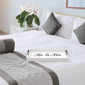 ถาดสีขาวดีไซน์หรูหราพร้อมหูจับเหล็กสีดำ พิมพ์ลาย Mr & Mrs สำหรับตกแต่งและพกพาสะดวก ขายแล้ว - Product Image 4