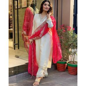 Hermoso Salwar Kameez Amarillo de Algodón JC para Fiestas, Talla XL, Top y Pantalón con Dupatta, Atuendo Elegante - Product Image 1