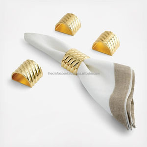 Anillo para Servilletas de Boda de Aluminio, Acabado Dorado de Lujo, Diseño Ecológico de Tres Hojas, Decoraciones Grabadas Personalizables - Product Image 1