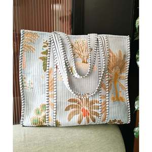 Bolso Tote Floral Acolchado de Algodón 100% Indio para Mujer, Bolso de Hombro de Algodón Hecho a Mano, Bolso Acolchado Estampado, Bolso de Algodón Ecológico - Product Image 1