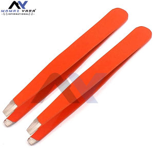 Paquete de 2 Pinzas de Acero Inoxidable con Recubrimiento Negro, Ideales para Rutinas Diarias de Belleza de Alta Precisión, Cejas, Vello Facial y Nasal - Product Image 2