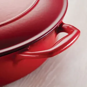 Casserole en fonte émaillée rouge avec couvercle 33 cm, résistante au four, durable, design moderne, compatible gaz et induction, écologique, en alliage d'aluminium - Product Image 3