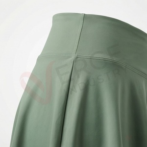 Jupe-short de tennis sportive vert uni taille haute à croisement évasé mini - Product Image 5