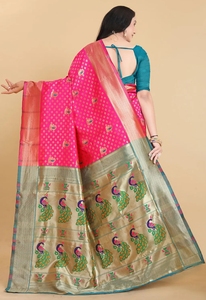 Sari de Seda Rosa para Mujer, Tradicional para Bodas, Fiestas y Festivales, con Bordado de Pavo Real y Borde Dorado - Product Image 3